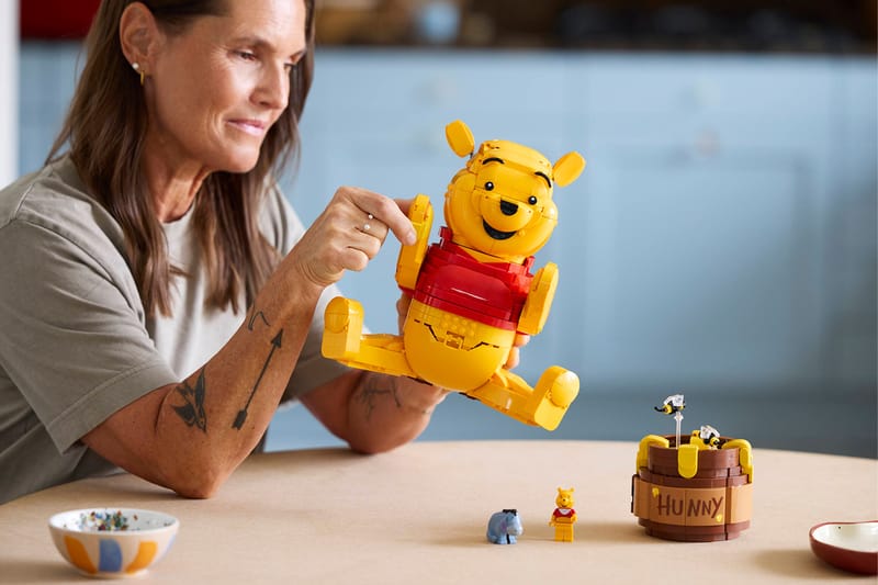 LEGO fête les 100 ans de Winnie l’Ourson avec une gigantesque figurine en briques
