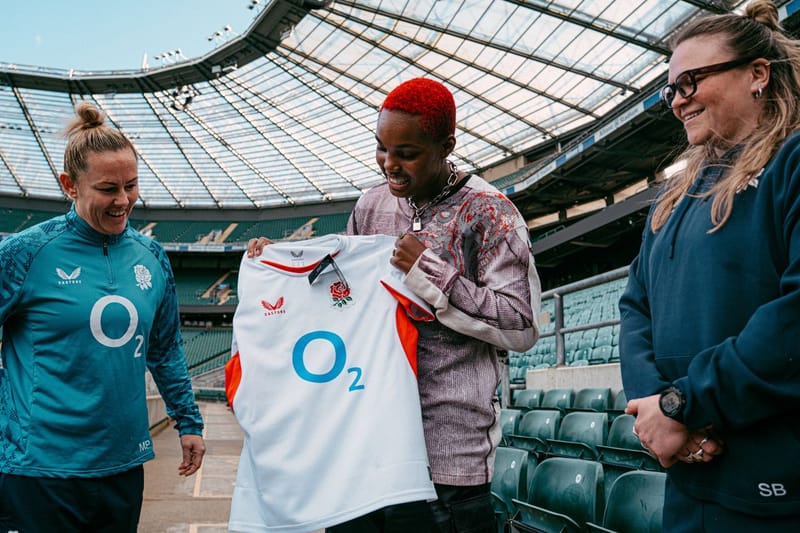 Arlo Parks et les Red Roses célèbrent le rugby féminin dans un film de spoken word