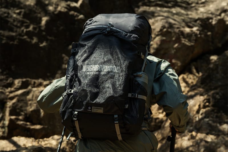 La collection outdoor printemps/été 2026 de NEIGHBORHOOD repense l’utilitaire pour affronter les éléments