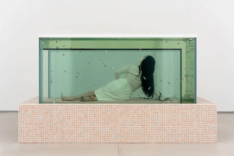 L’artiste Ariana Papademetropoulos installe un aquarium géant de 4,20 m à Paris