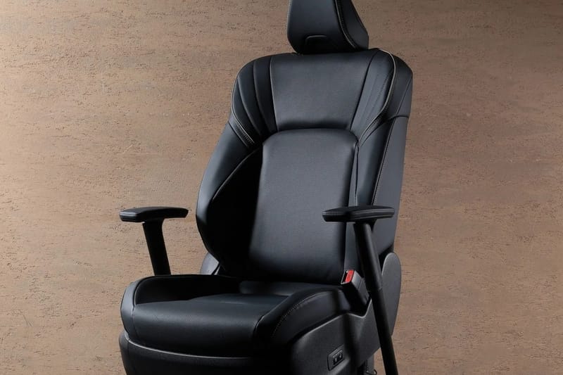 Passe en mode 9‑to‑5 : Toyota transforme le siège luxe de la Crown en fauteuil de bureau à 3 500 $ US
