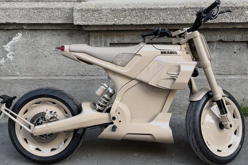 Hiroshi Fujiwara dévoile l’ultra rare Brabus x DAB Motors Urban E « Desert Sand »