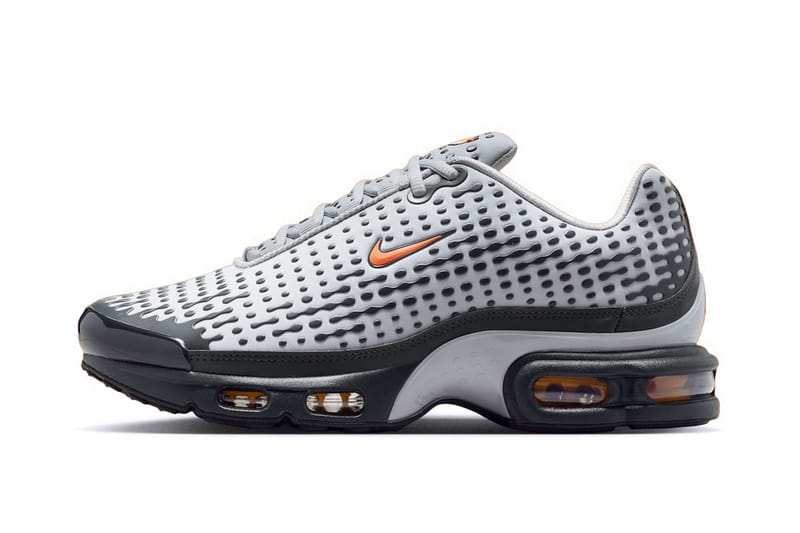 Nike enflamme la Air Max Plus VII « Smoke Grey » avec des touches « Hot Curry »