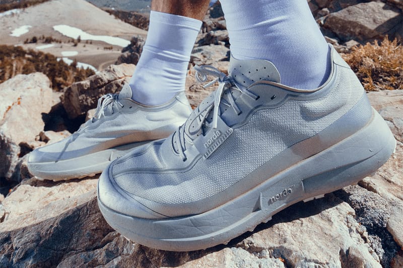 La collection FW26 de norda mise sur des semelles intermédiaires marbrées et des accents irisés