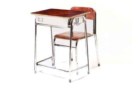 ARTIFACTS: 90년대 학교 책상과 의자