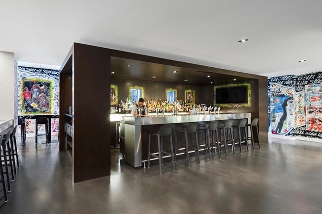 街頭壁畫「入侵」加拿大蒙特利爾 W Hotel 餐廳