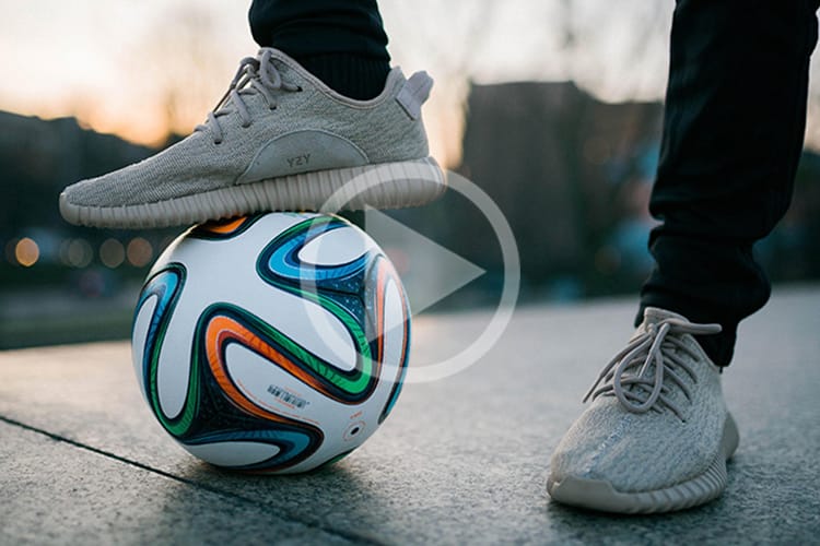 當 Yeezy Boost 350 遇上花式足球