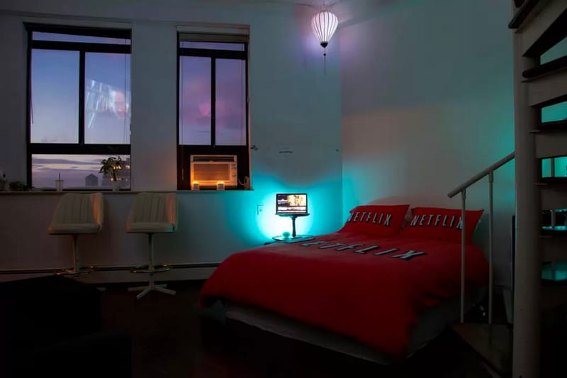 Airbnb 推出「Netflix & Chill」主題「觀影房」迎接情人節