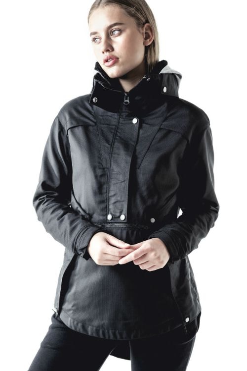 KITH Women 釋出新季女裝運動服飾造型示範