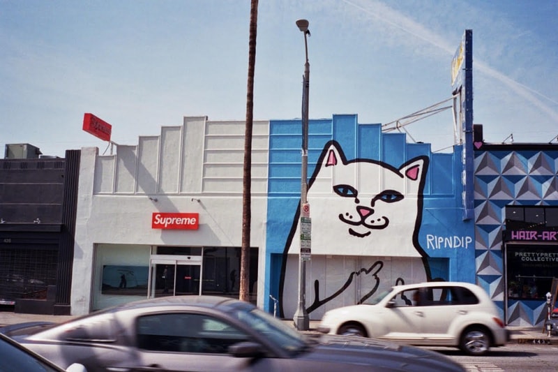 座立於 Supreme 專門店旁的 RIPNDIP 期間限定店