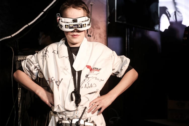 獎金二百萬！15 歲青年奪得杜拜最大型無人機大賽冠軍