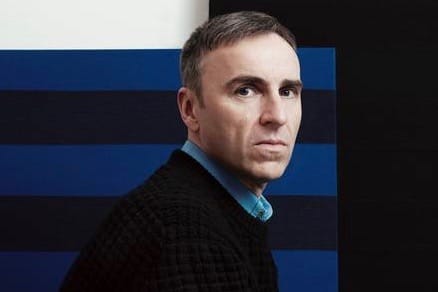 Raf Simons 認為時尚產業瘋狂節奏扼殺創意且不願「跟風」