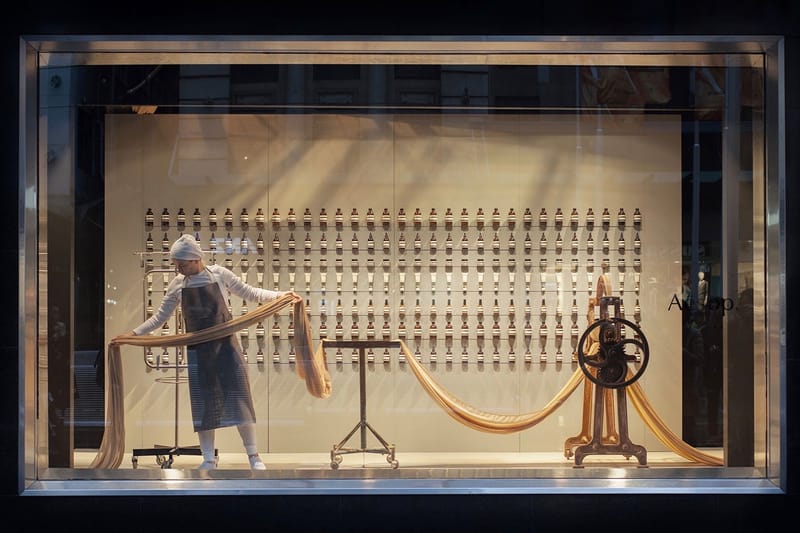 Aesop 在櫥窗展示中融入表演藝術