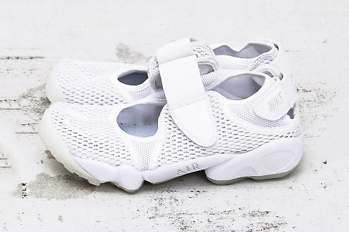 純白出沒注意!Nike 推出全新 Air Rift Breeze 配色