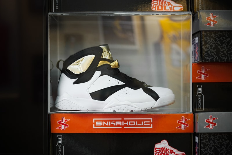 hypebeast eats snkrholic