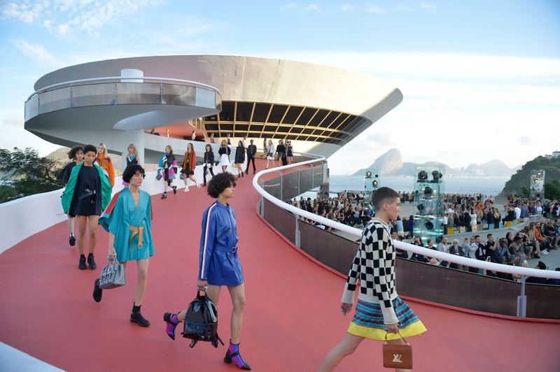 Louis Vuitton 於巴西 Niteroi Contemporary Art Museum 舉辦 2017 Cruise 系列發佈會