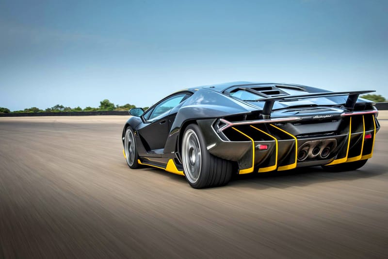 當 Lamborghini Centenario 出現在街上...