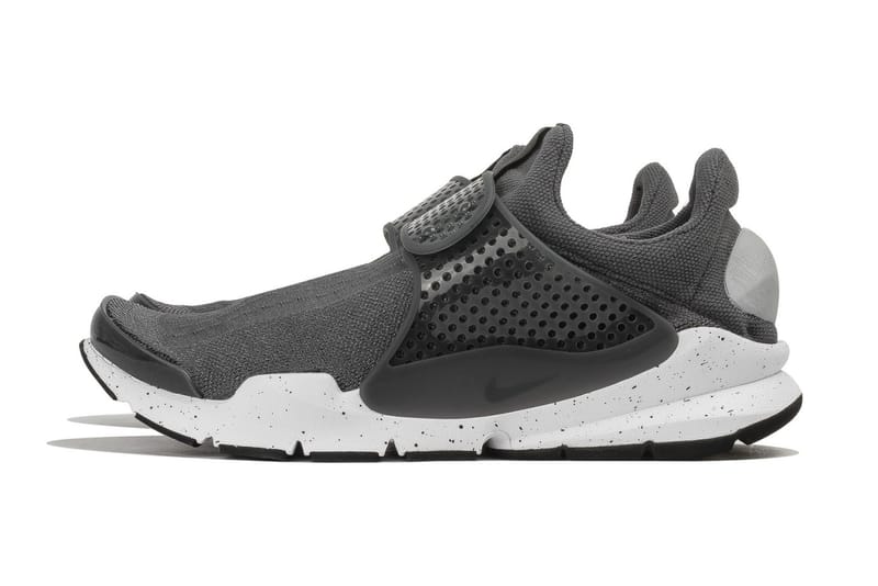 sock dart triple black