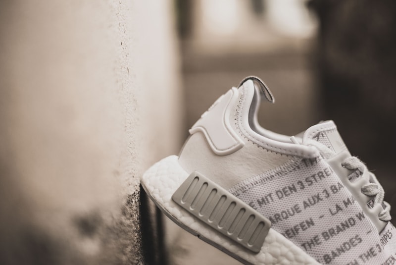 近賞 adidas Originals 最新 NMD Runner「WHITEOUT」鞋款設計