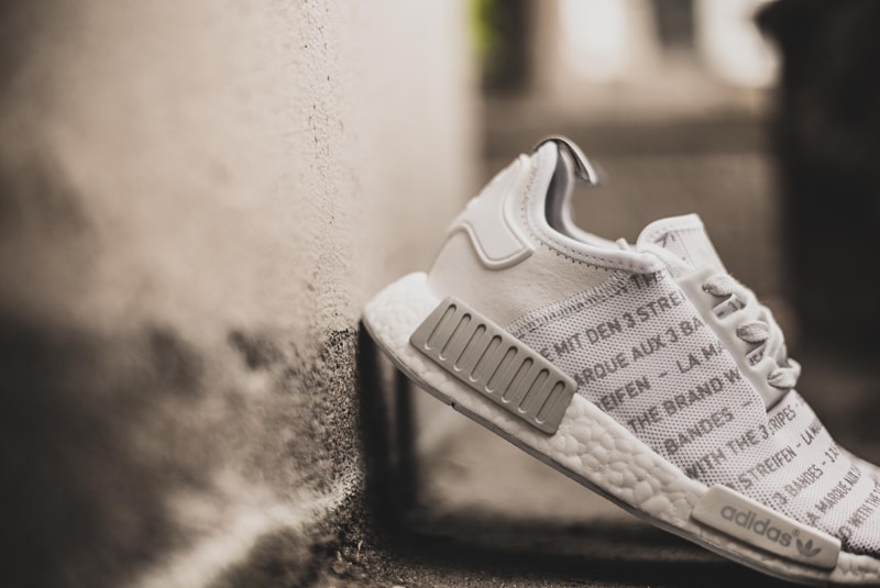 近賞 adidas Originals 最新 NMD Runner「WHITEOUT」鞋款設計