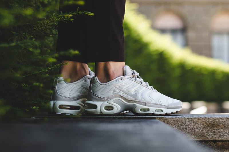 air max plus light bone