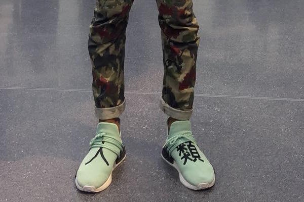 Pharrell Williams 腳著全新 NMD 現身 adidas 德國總部