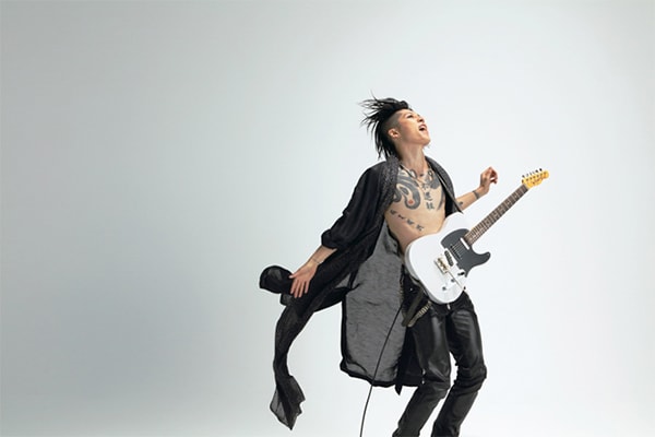 豪華陣容集結 - MIYAVI x 鋤田正義攝影集「MIYAVI x SUKITA」發賣