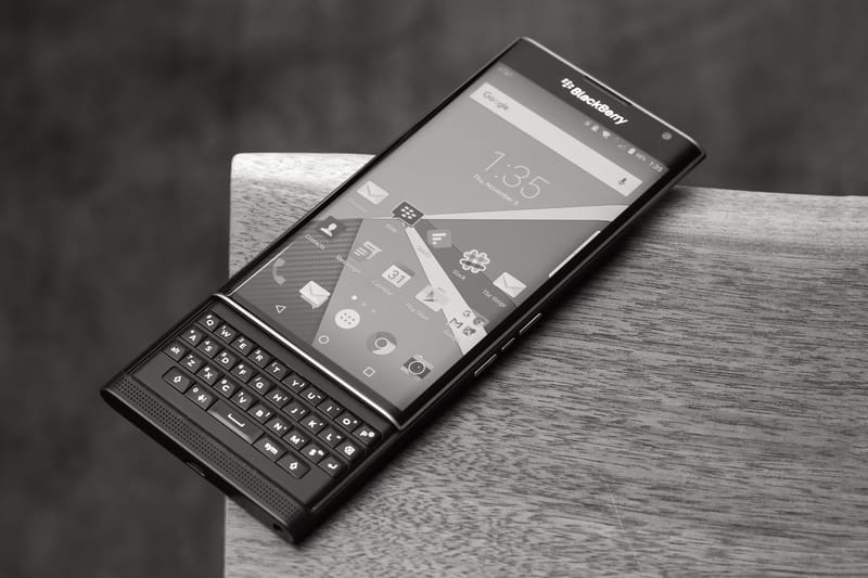 持續虧損－Blackberry 宣佈放棄自主研發手機
