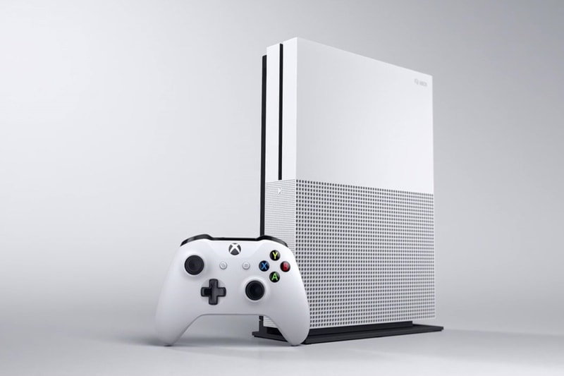 Sony 的 PlayStation 和 Microsoft 的 Xbox One 都在這兩天在香港正式發佈了，兩大廠牌都將主機體積縮小