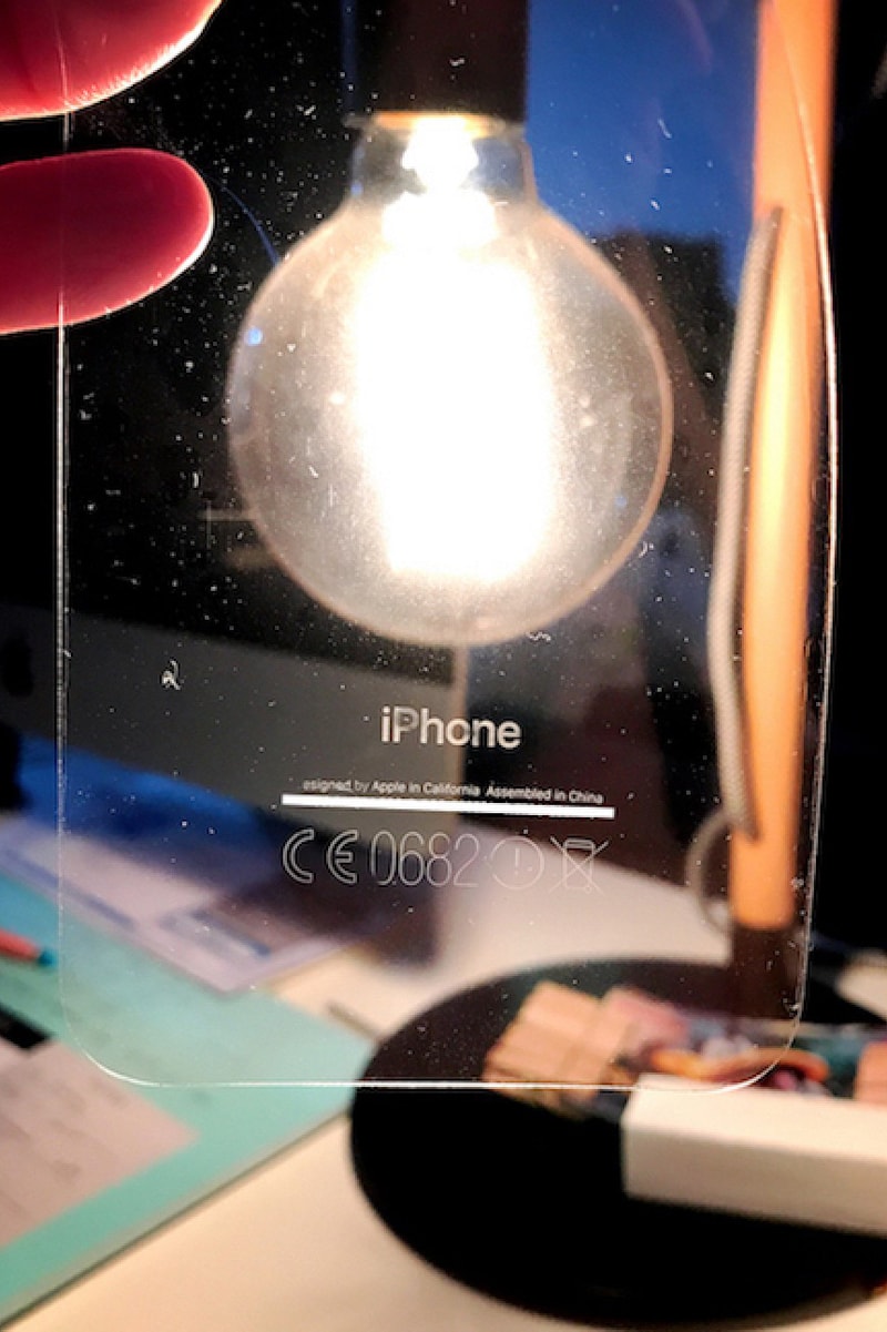 黑亮版本iPhone 7 使用機背保護貼出現文字脫落問題