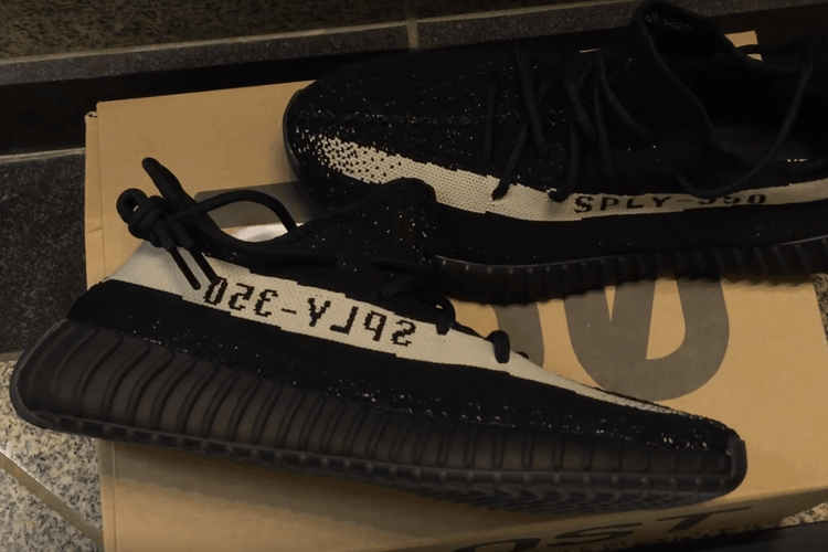 T Blake 率先上手評測 adidas Originals 全新 YEEZY BOOST 350 V2 黑白配色