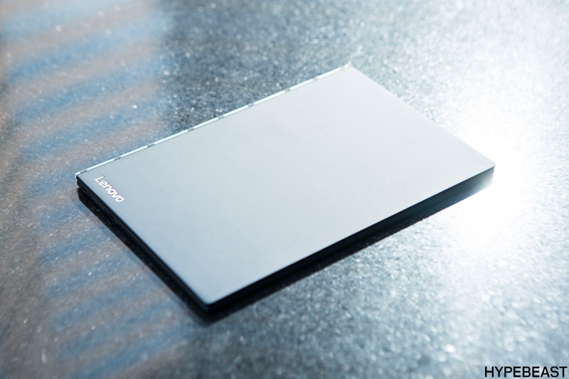 日前 Lenovo 於香港推出了全球最輕薄的二合一平板電腦 Yoga Book