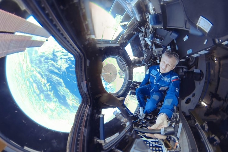 360 度超高清漫游國際太空站