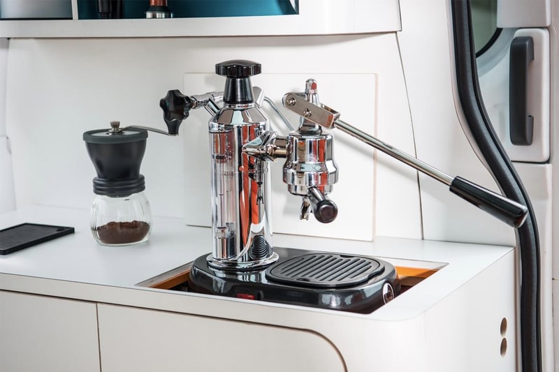 Nissan e-NV200 WORKSPACe X Studio Hardie 流動辦公室