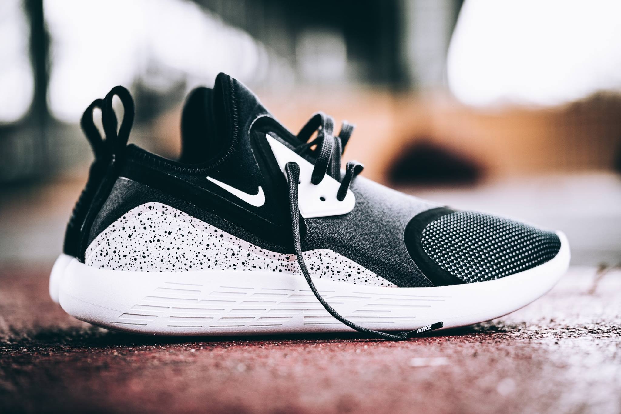Nike LunarCharge Black/White Closer Look