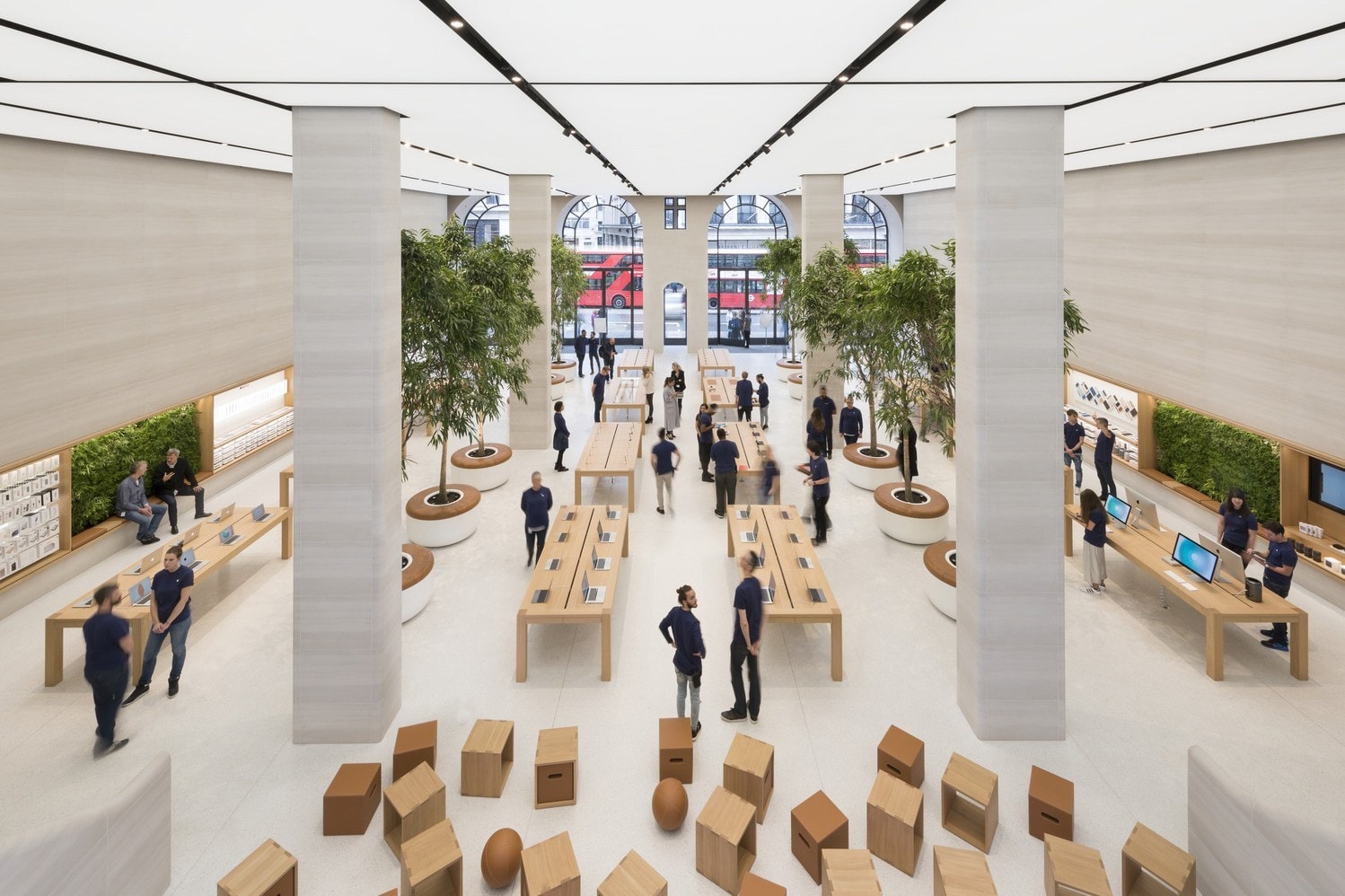 Apple Store Regent Street now open