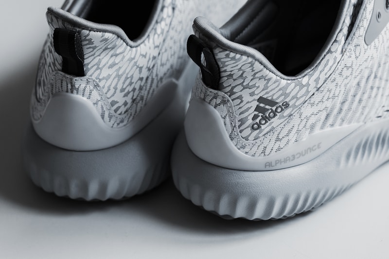 adidas AlphaBOUNCE 全新灰白配色上架