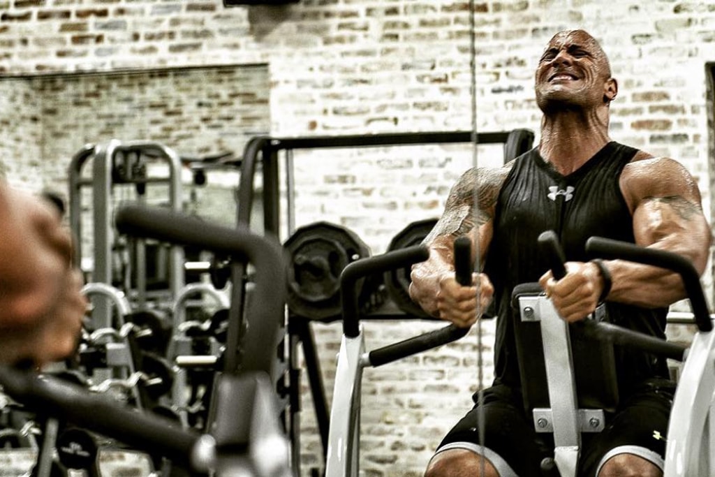 Big gym. Iron Paradise Dwayne Johnson. Дуэйн Джонсон фото. Дуэйн Джонсон тренировки. Under Armour Rock.