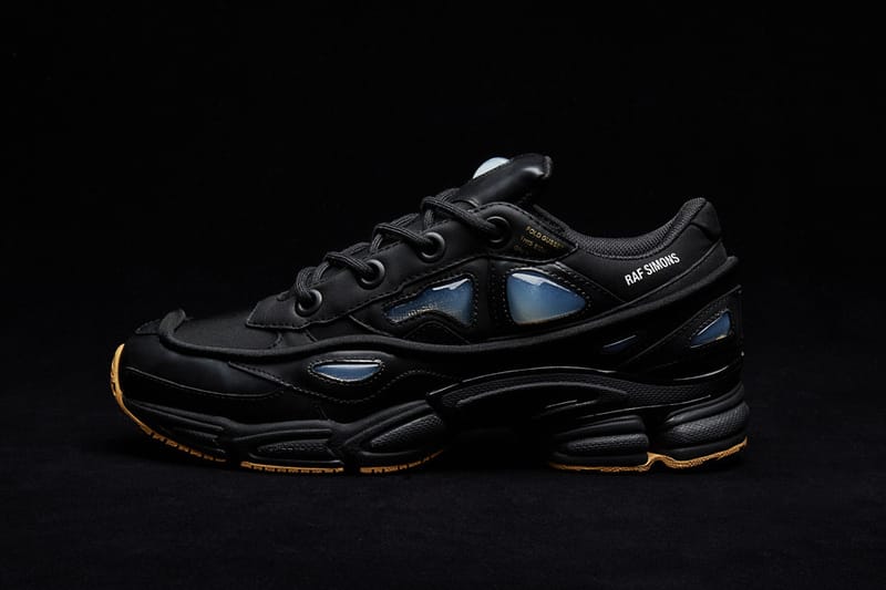 adidas Originals x Raf Simons 全新聯名 Ozweego Bunny「Core Black」鞋款