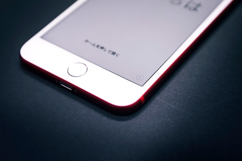 率先近賞 iPhone 7 (PRODUCT)RED™ 紅色特別版
