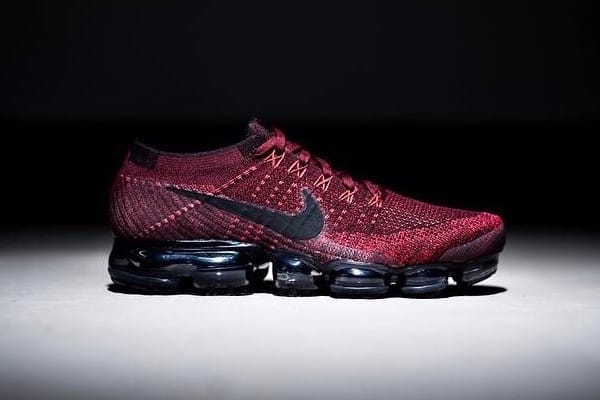 nike air vapormax black and red