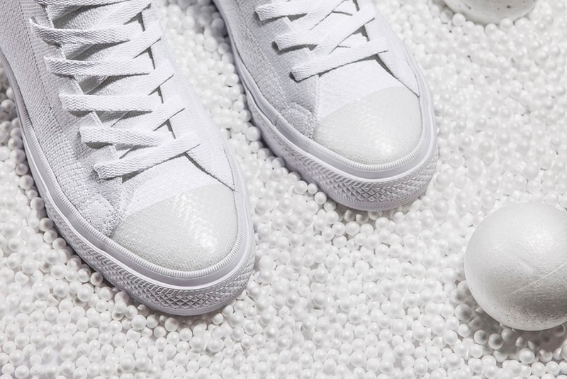 搭載了 Nike Flyknit 技術的 Converse Chuck Taylor All Star 全白配色
