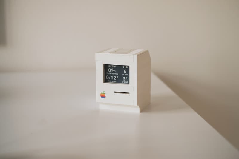 工程師製作出配有 e‑paper 螢幕的迷你版 LEGO Macintosh