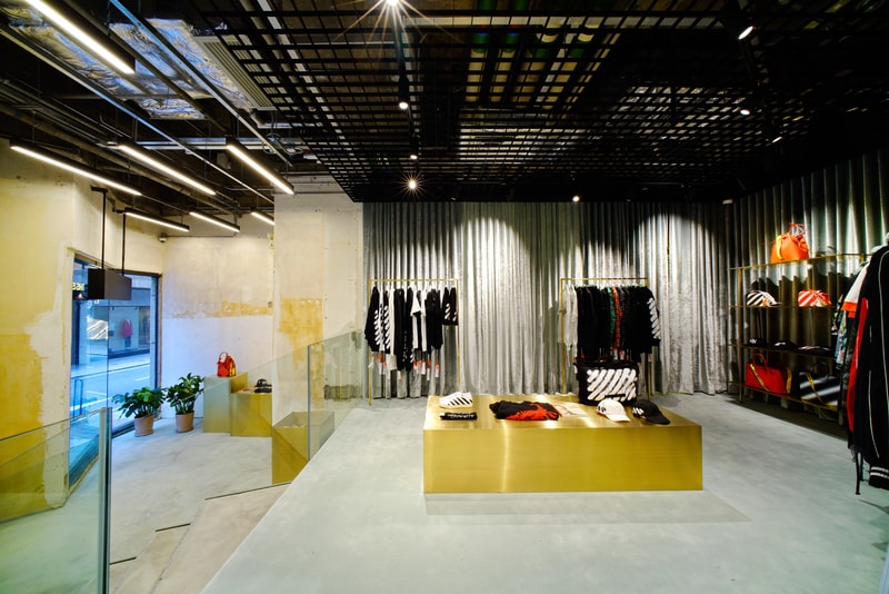OFF-WHITE c/o Virgil Abloh™ HONG KONG Second Store