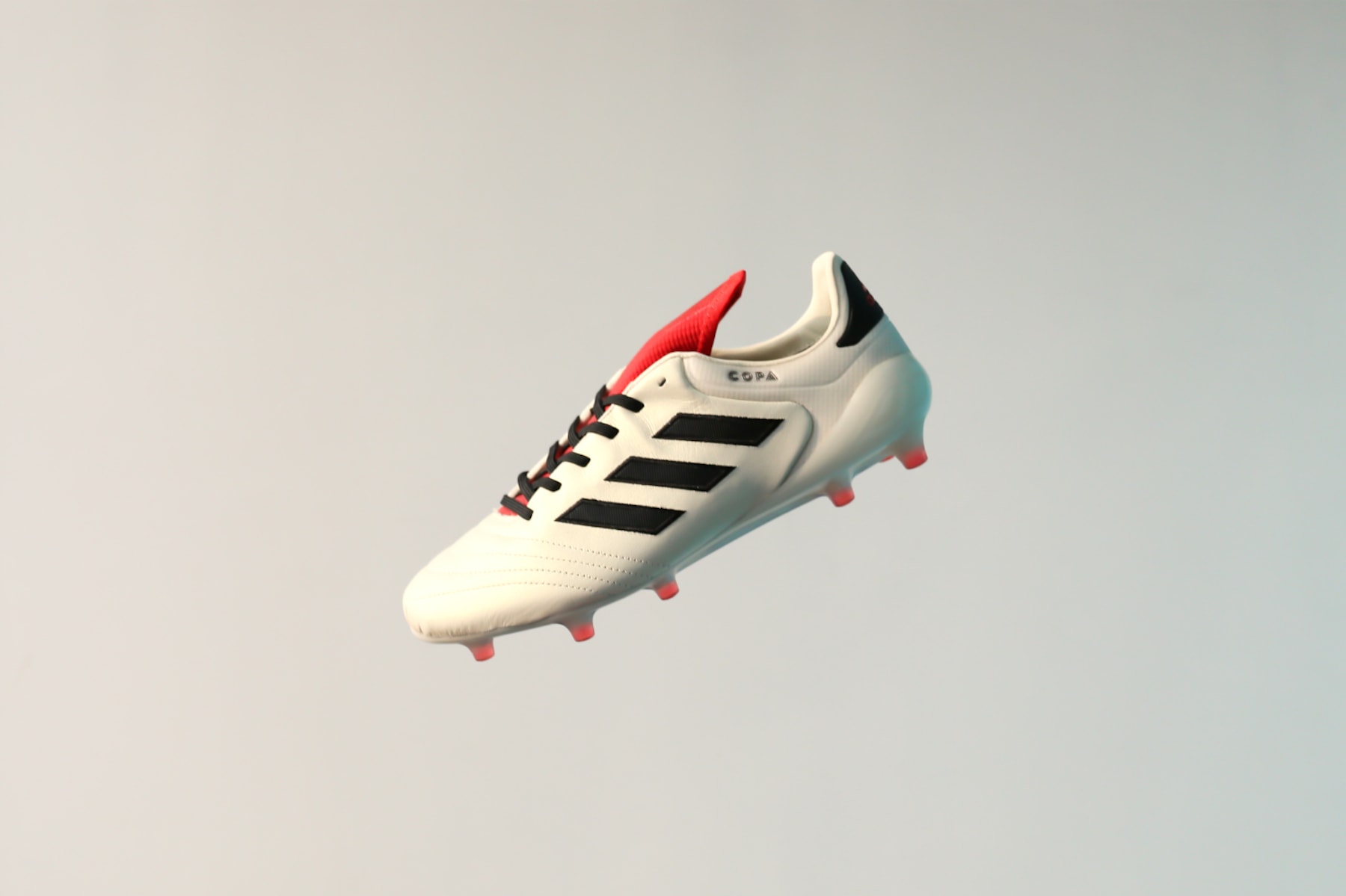 adidas Football 全新「CHAMPAGNE」系列上架