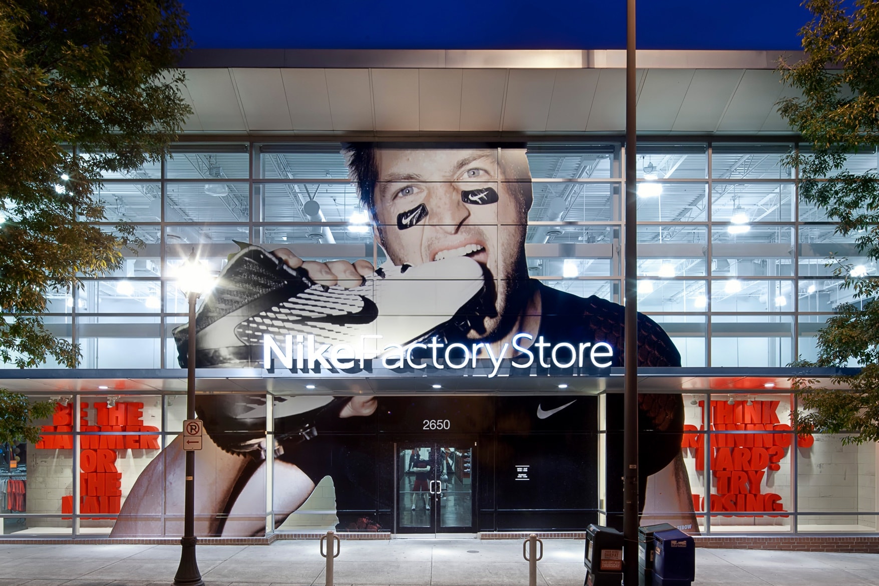 單刀赴會－美國一男子在 Nike Factory Store 偷去 800 多對鞋