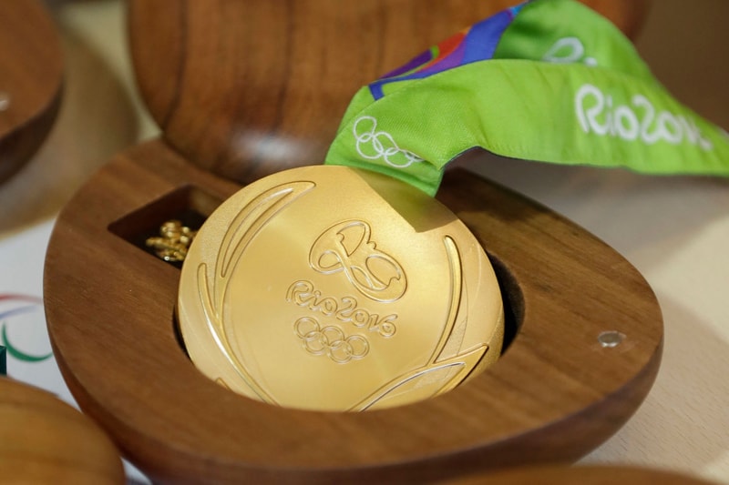 2016 Rio Olympic Medals Falling Apart