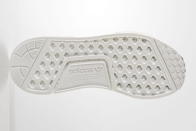 nmd r1 triple white