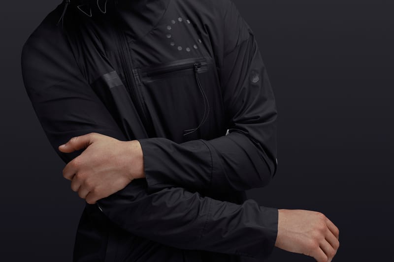 ASICS 推出全新 JYUNI Black 系列