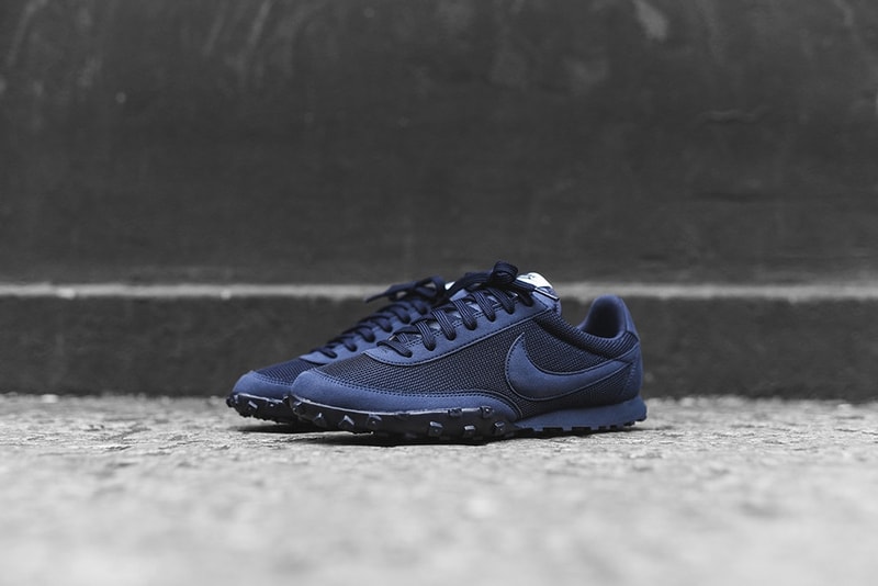 一色尚存 - Nike 推出全海軍藍色調 Waffle Racer